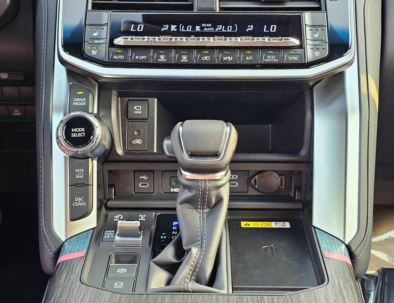 Toyota Land Cruiser VXR TWIN TURBO HYBRID || 3.5L PETROL V6 / RADAR / FULL OPTION (CODE# LC3HVXRH)