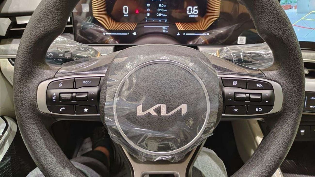 كيا K5 2.5L GDI DOHC, 4-cylinder, Dual CVVT (Euro 4). 5 Seater. 4 Door. FWD