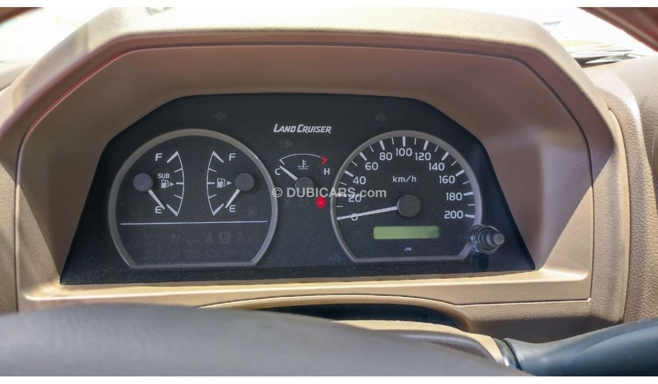 Toyota Land Cruiser Pick Up Toyota Land Cruiser Pick Up Single Cabin M/T 4.5L V8 Diesel 4X4 White color