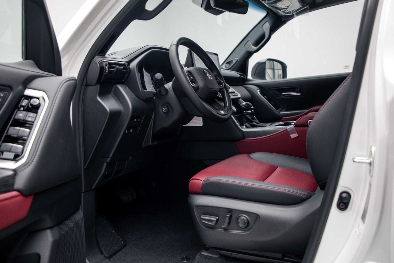 تويوتا لاند كروزر LC300 GR Sport 3.5L Hybrid - Precious White Inside GRS Black & Dark Red | Export
