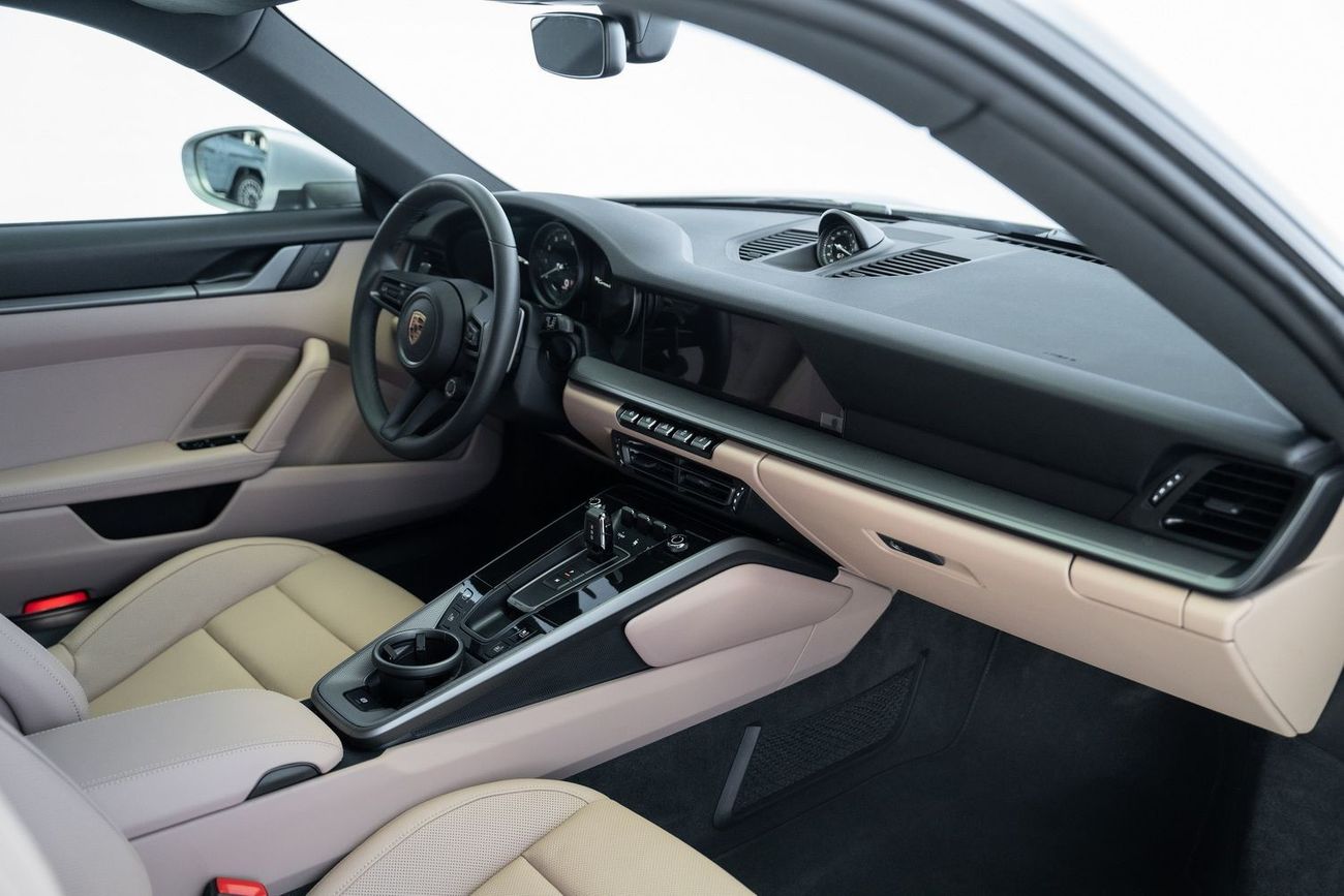 Porsche 911 Carrera 4 3.0L (444 HP) Coupe