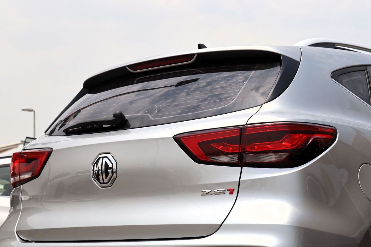 MG ZS LUX