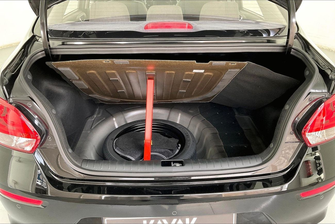 ميتسوبيشي اتراج GLX Mid | ضمان مجاني لمدة عام | 0 دفعة أولى