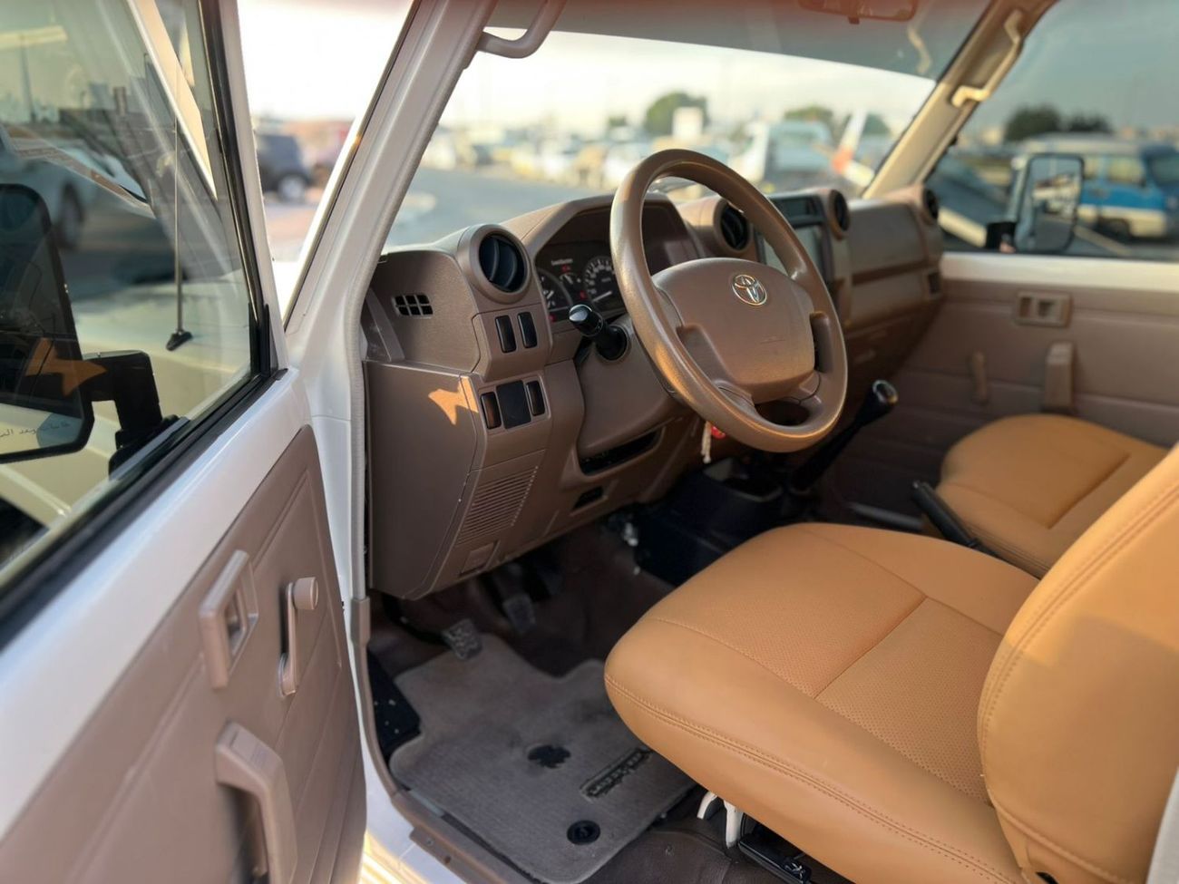 تويوتا لاند كروزر بيك آب 2018 Toyota Land Cruiser Pick up - Single Cabin - 4.0L V6 - AWD 4x4 - Patrol Manual - Fully Maintain