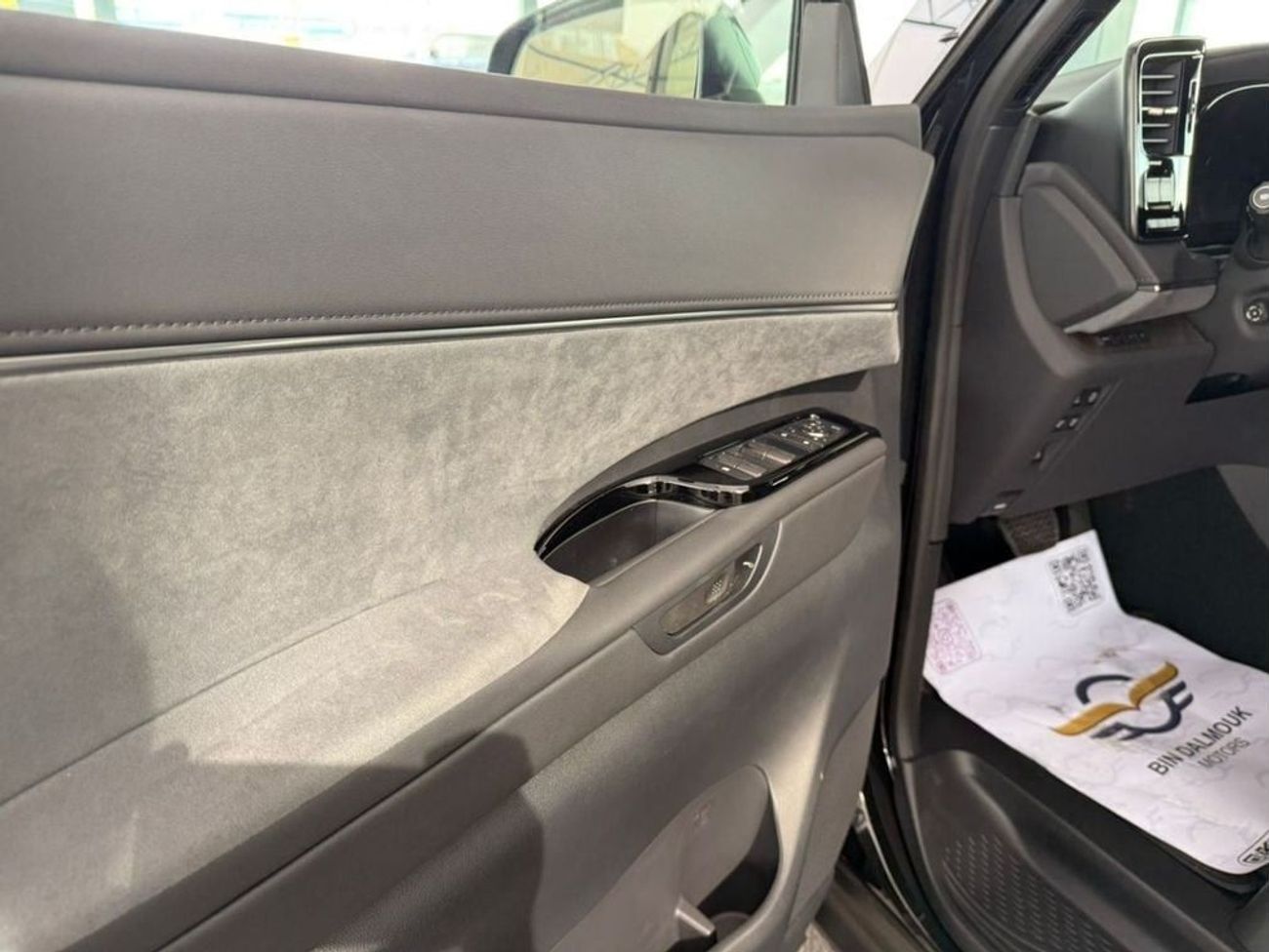 Lexus LM 350h Lexus LM 350H VIP Luxury 4-Seater AWD 2025 Model Year