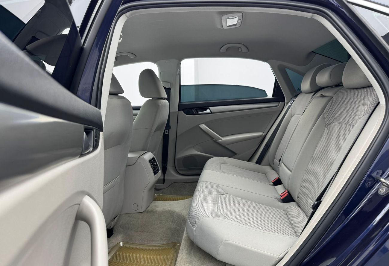 فولكس واجن باسات SE 2.5L 2015 Volkswagen Passat SE, Full VW Service History, Excellent Condition, GCC