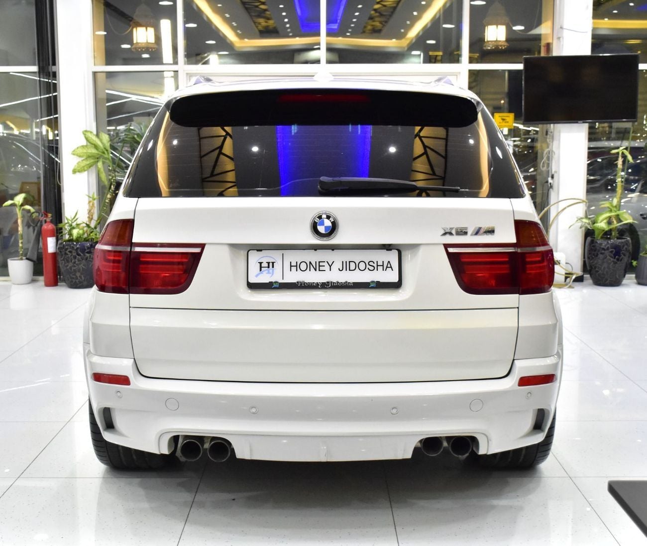 BMW X5M EXCELLENT DEAL for our BMW X5 M ( 2010 Model ) in White Color GCC Specs