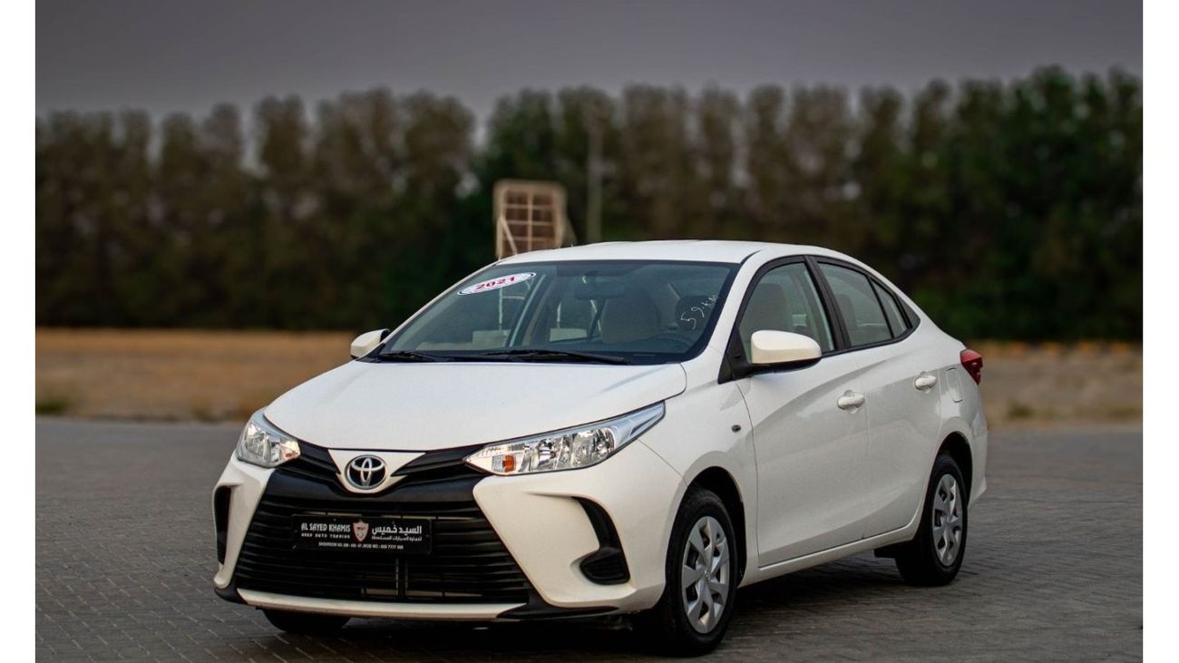تويوتا يارس سيارة تويوتا ياريس SE (XP130) 2021، سيدان بأربعة أبواب، محرك بنزين 4 سلندر سعة 1.5 لتر، ناقل حركة أو