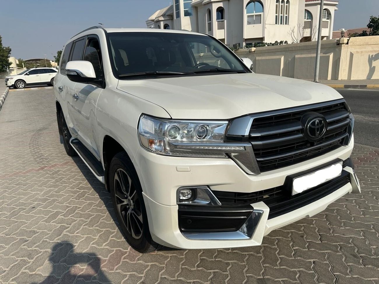 تويوتا لاند كروزر VXR 5.7L AWD