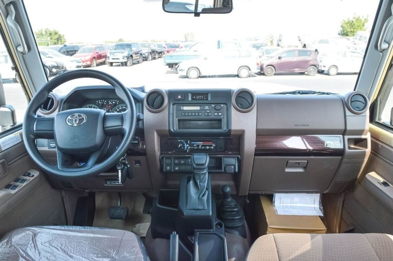 تويوتا لاند كروزر بيك آب TOYOTA LAND CRUISER 79 4.0L AT DC 4WD PICKUP 2025