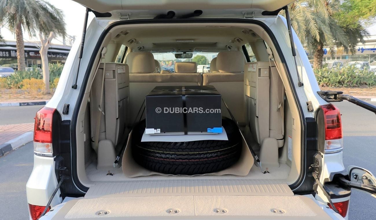 Toyota Land Cruiser GXR V8