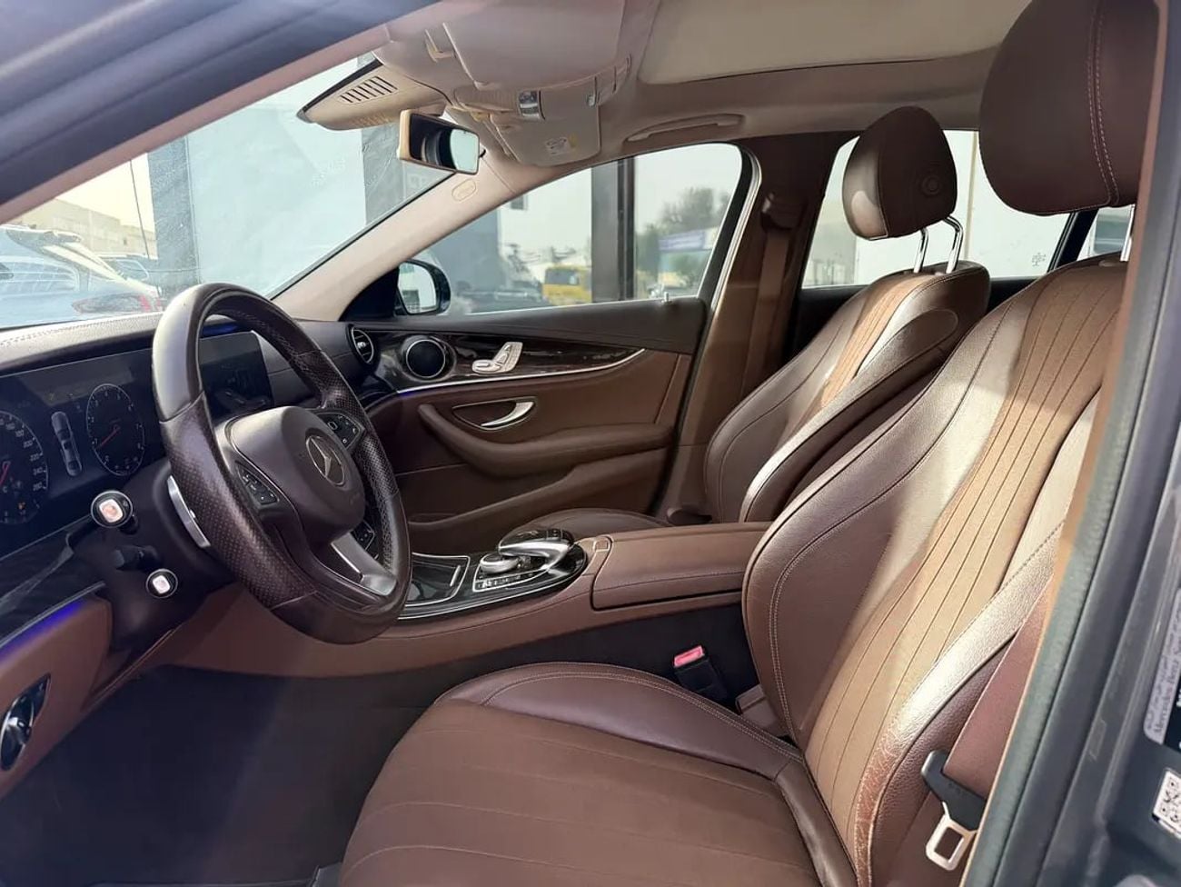 مرسيدس بنز E200 E 200 Exclusive | GCC Specs | Pristine Condition