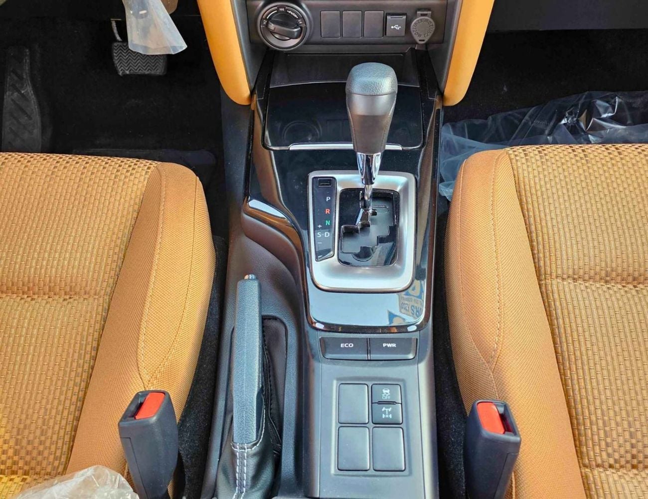 Toyota Fortuner EXR FORTUNER || 2.4L DIESEL V4 4WD / FR&RR PARKING SENSEOR / MANUAL AC (CODE # FDMC)