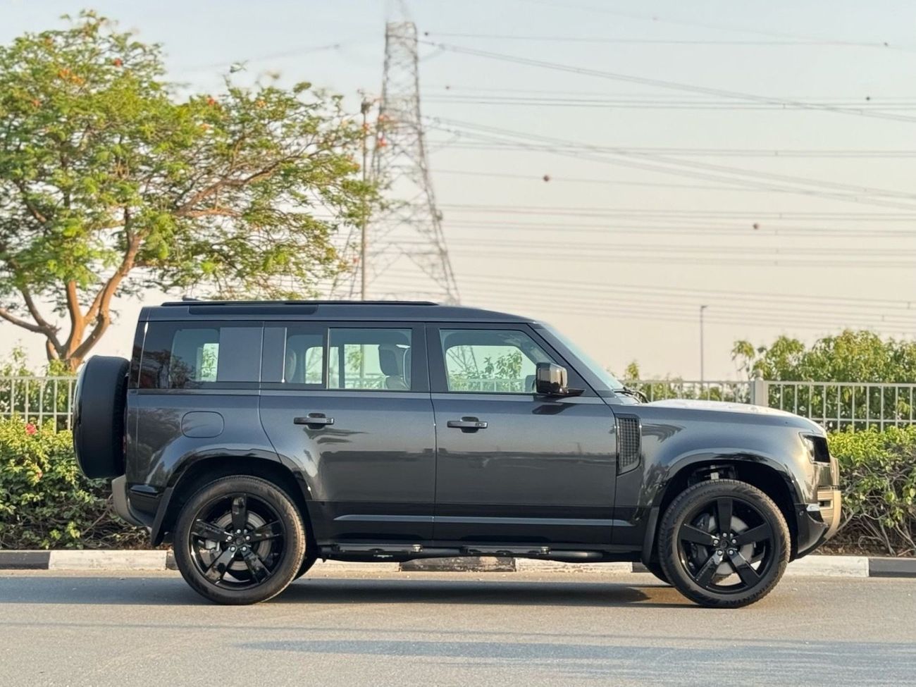 Land Rover Defender P400 110 X-Dynamic HSE 3.0L (5 Seater)