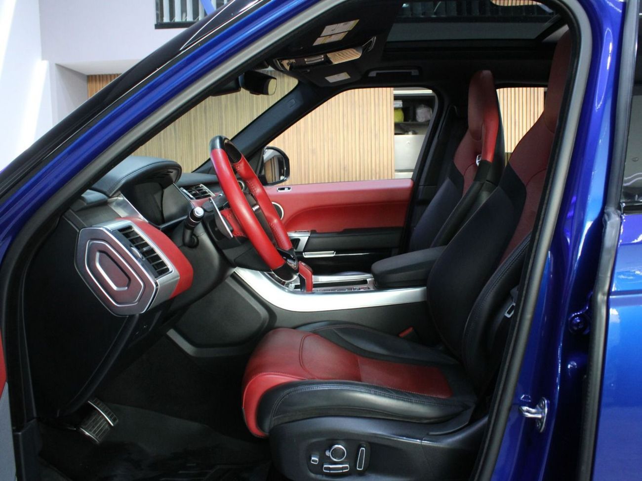 Land Rover Range Rover Sport SVR 5.0L (550 HP)