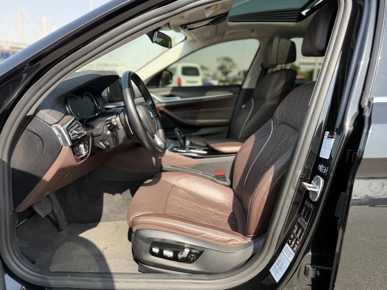 بي أم دبليو 530i Exclusive Luxury 2.0L