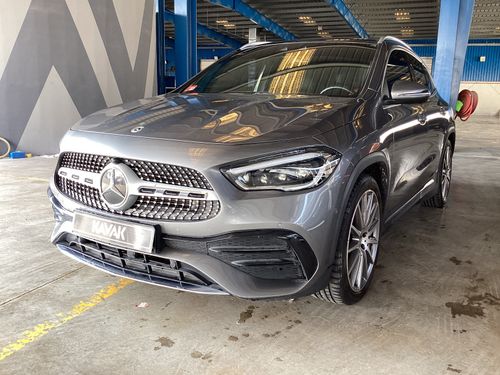 مرسيدس بنز GLA 200 Premium | شامل الضمان | 0 ﺪﻔﻋﺓ ﺃﻮﻟﻯ | عرض فلاش 11.11 + هدايا مجانية بقيمة 2000 درهم