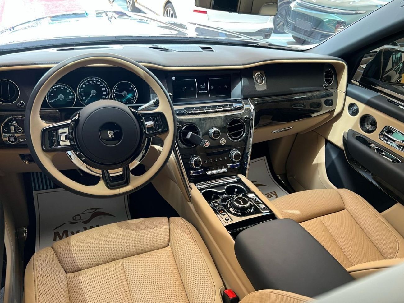 Rolls-Royce Cullinan ROLLS-ROYCE CULLINAN BLACK BADGE