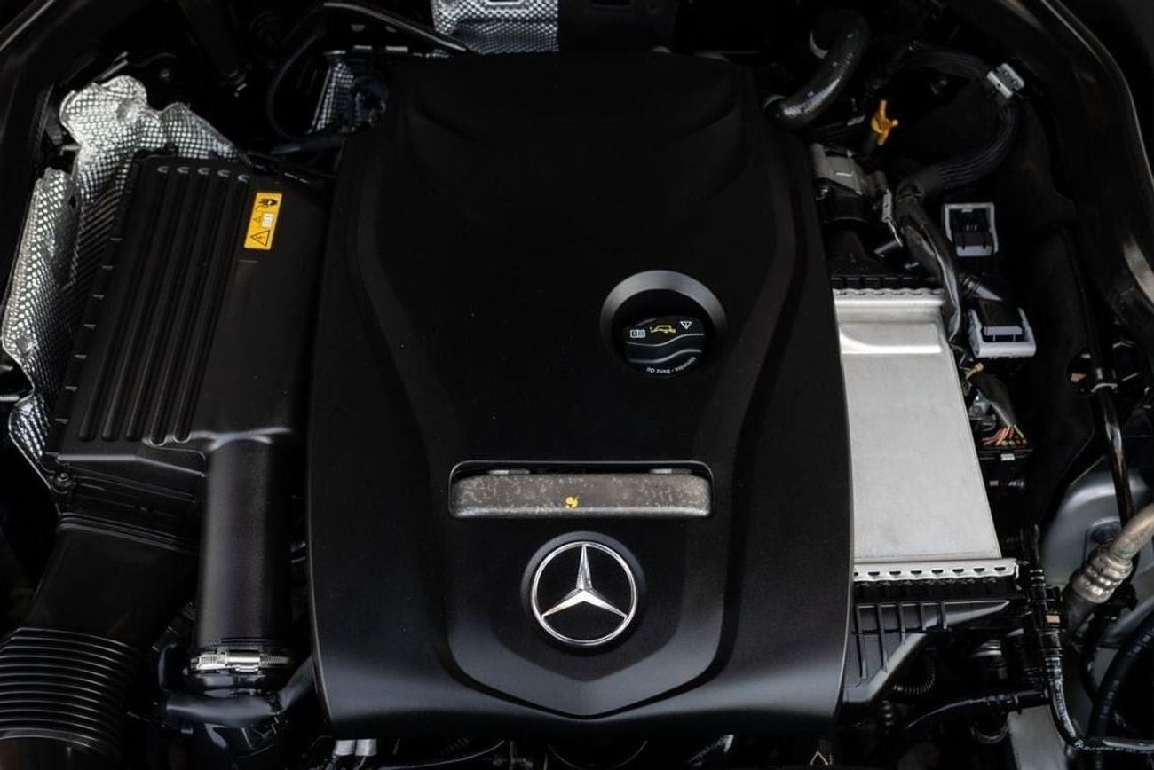 مرسيدس بنز GLC 250 AMG 2.0L Mercedes-Benz GLC250 Coupe AMG Night Package 2019 GCC under Warranty with Flexible Down-Pay