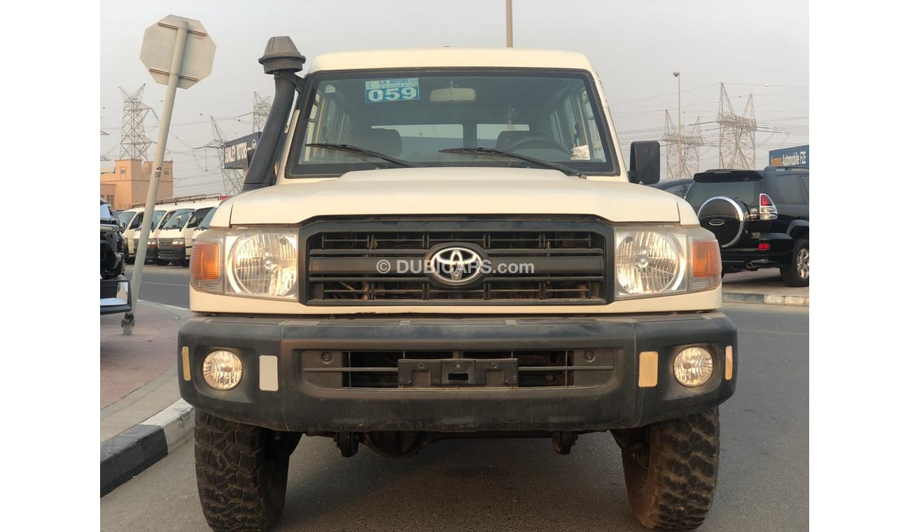Toyota Land Cruiser 70 LX78 4.2L Diesel, Snorkel, Alloy Rims 16'', Low Milage, Clean Interior and Exterior, Mp3, CD-Player