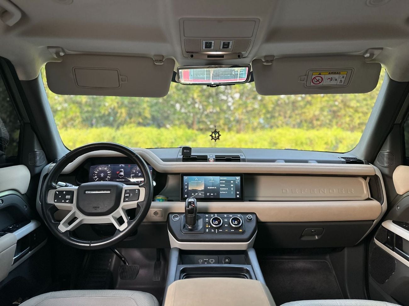 Land Rover Defender  ( Amazing Condition )