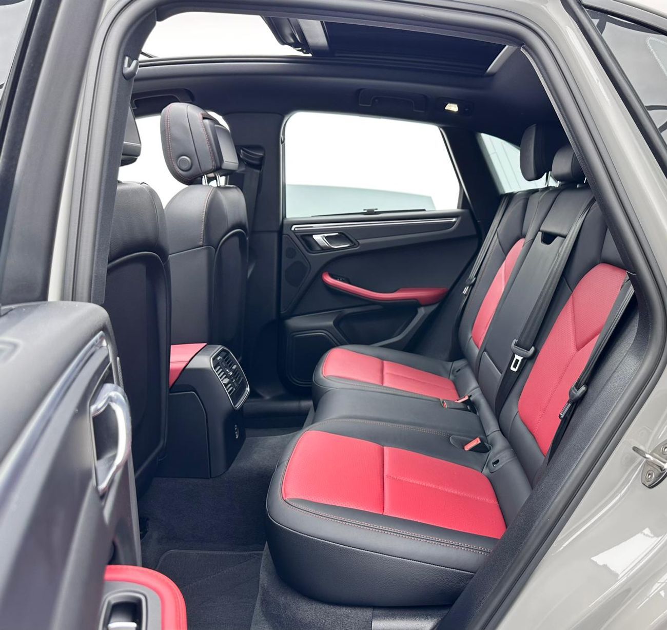 Porsche Macan Std 2.0L (252 HP) 2021 Porsche Macan, 1 Year Unlimited KM Warranty, Porsche Full Service History, GC