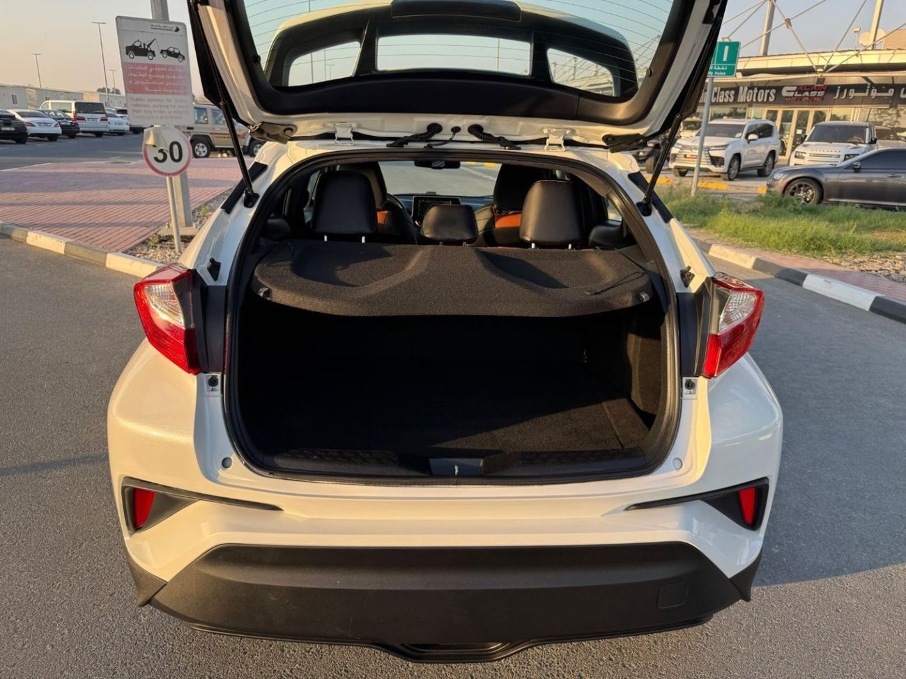 Toyota CHR VX 1.8L (100 HP) TOYOTA CHR VXR 1.8L | FULL OPTION