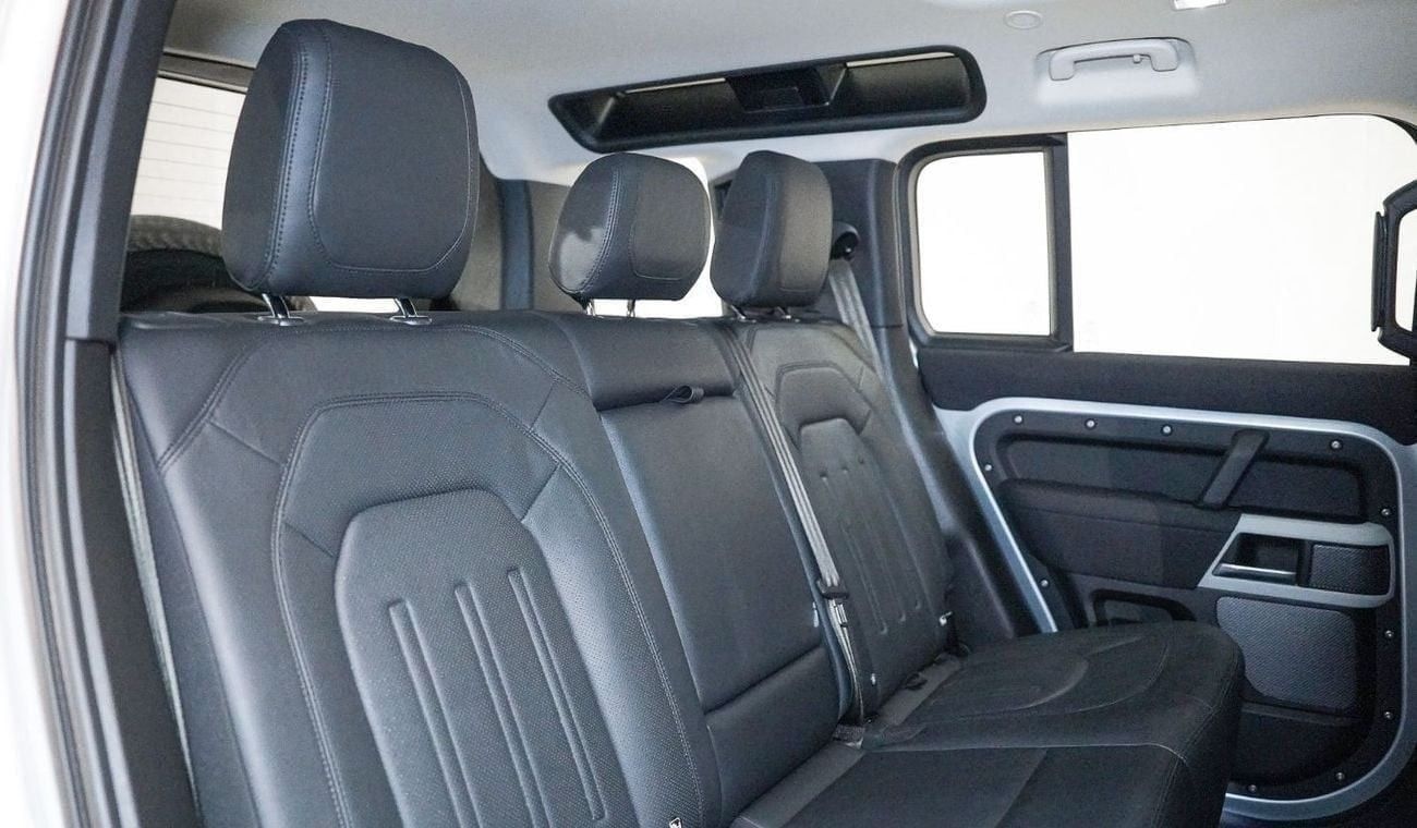 لاند روفر ديفندر | AED 4,021 P/M | Warranty Sept-2026 | GCC