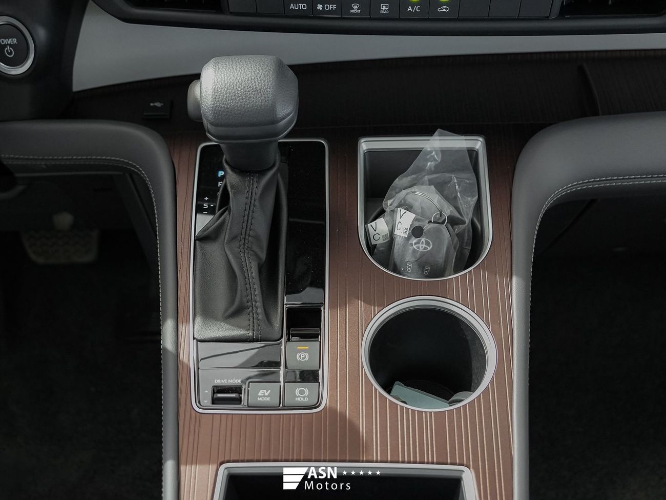 Toyota Sienna 2.5L Dual-Engine 2WD Comfort Edition 2025 (Export Price)