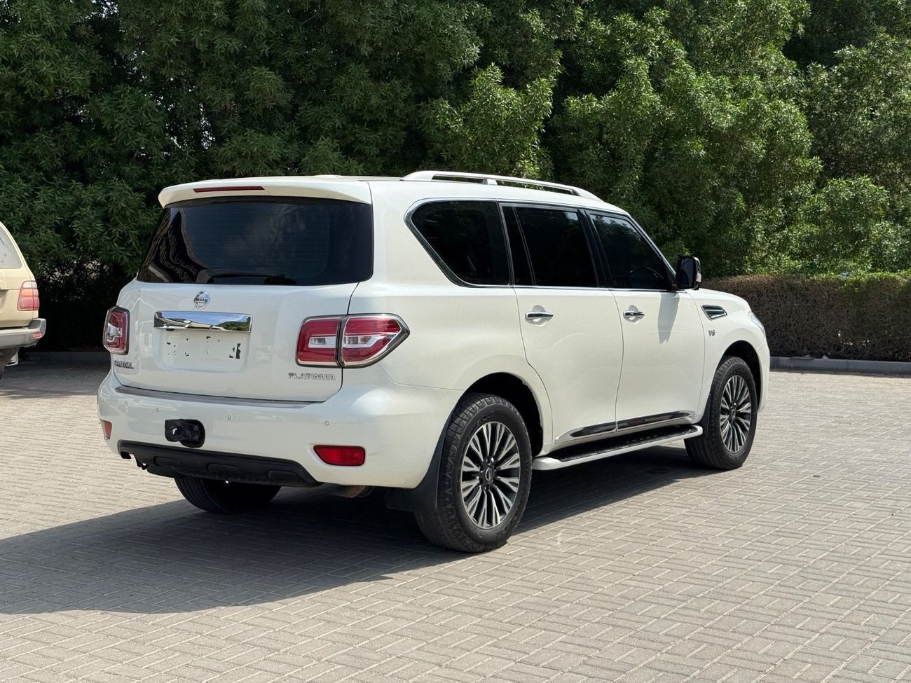 Nissan Patrol LE Platinum 5.6L نيسان باترول ٢٠١٥ بلاتينيوم ٥ كاميرات