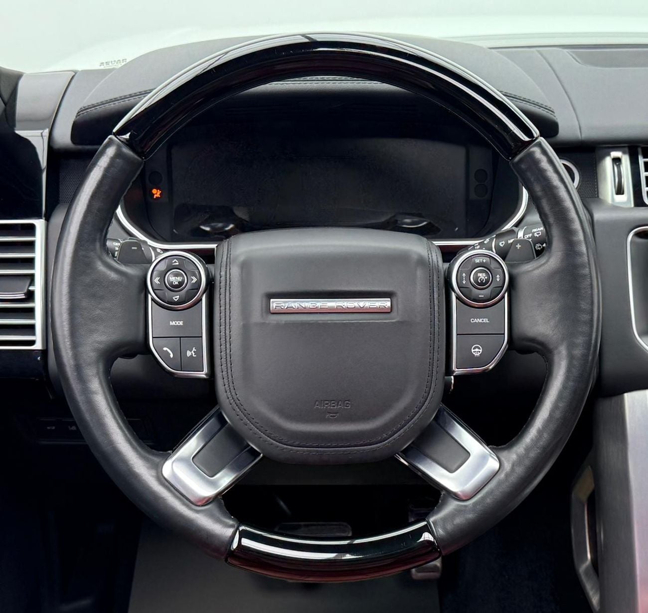لاند روفر رينج روفر 2017 Range Rover Vogue SE Supercharged, 2026 RR Warranty, 2029 RR Service Pack, Fully Loaded, GCC