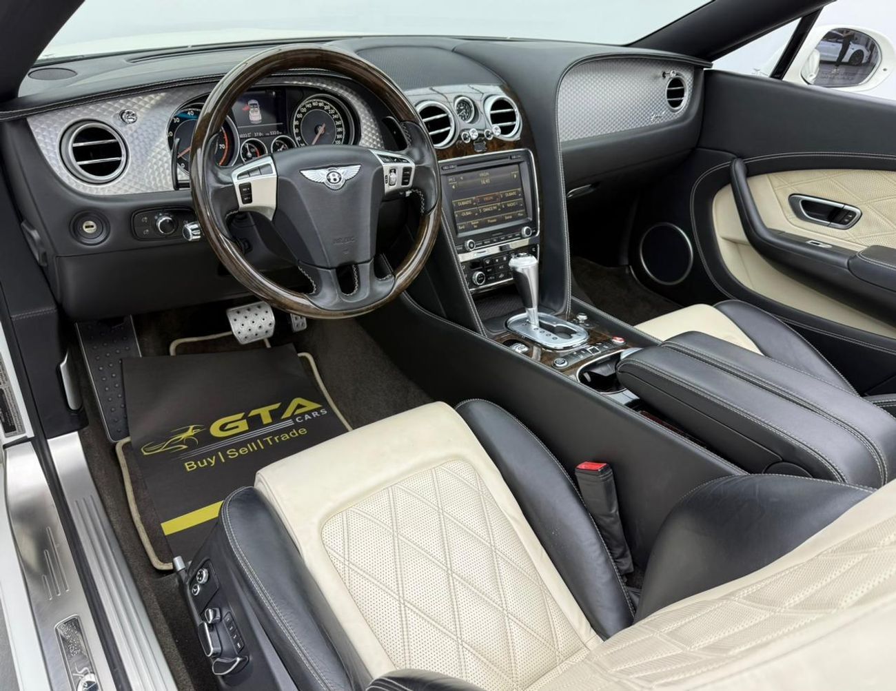 بنتلي كونتيننتال جي تي سي 2015 Bentley Continental GTC Speed Convertible, Fully Loaded, Excellent Condition, GCC