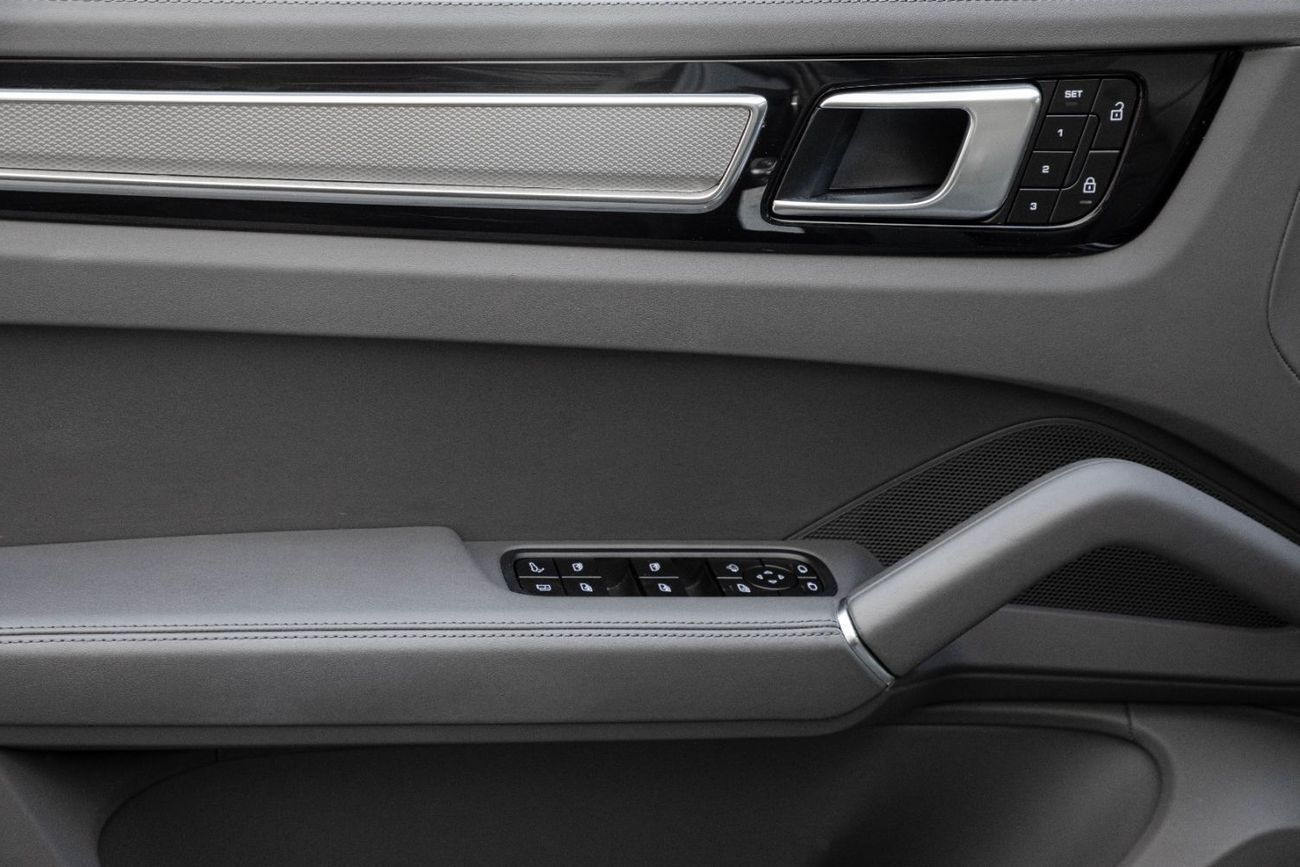 Porsche Cayenne Coupe E-Hybrid | 5,092 P.M | 0% Downpayment | Like New!