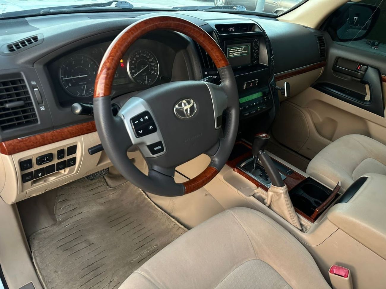 تويوتا لاند كروزر تويوتا لاندكروزر GXR V8 خليجي 2012 محول 2015