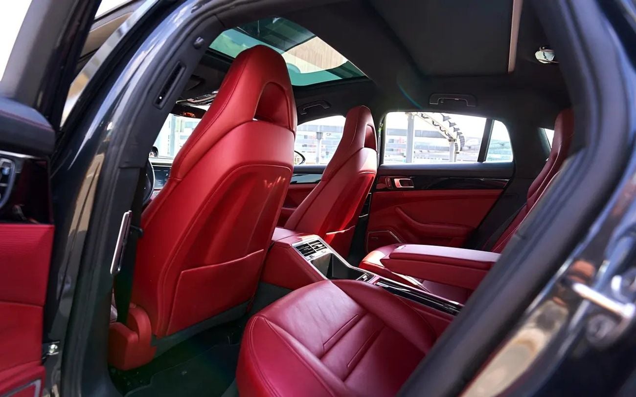 Porsche Panamera 4