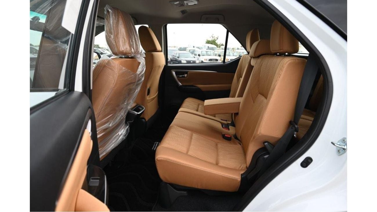 تويوتا فورتونر 2.4L Diesel 4WD 7 Seat Automatic