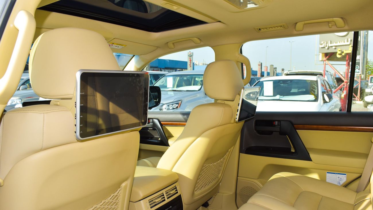 Toyota Land Cruiser GXR V8