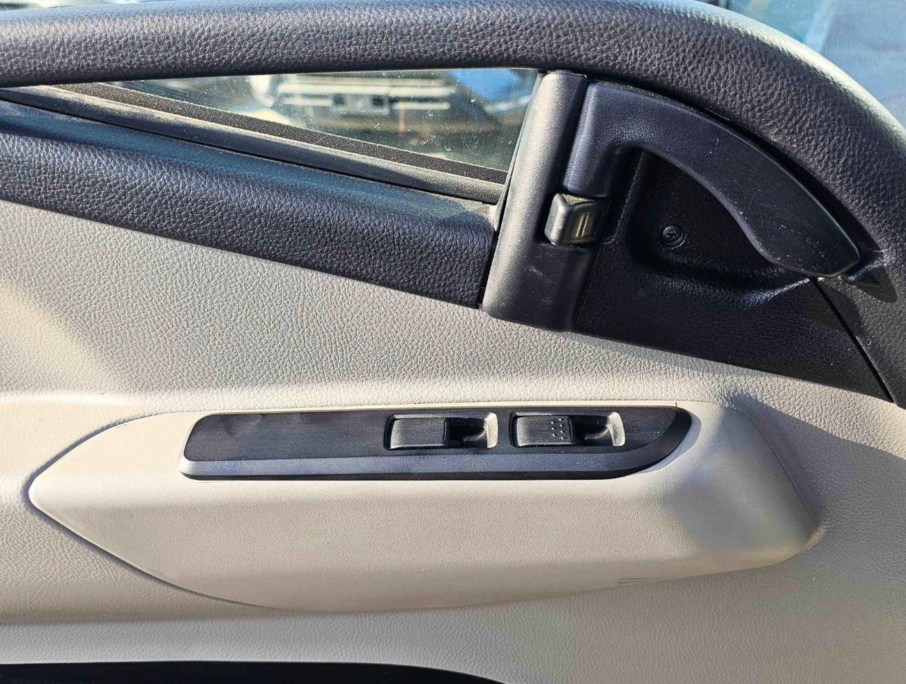 ميتسوبيشي فوسو كانتير CHASSIS EURO 5 / A/T /  3.8L V6 DIESEL / 3 STR / CODE # CHASSIS