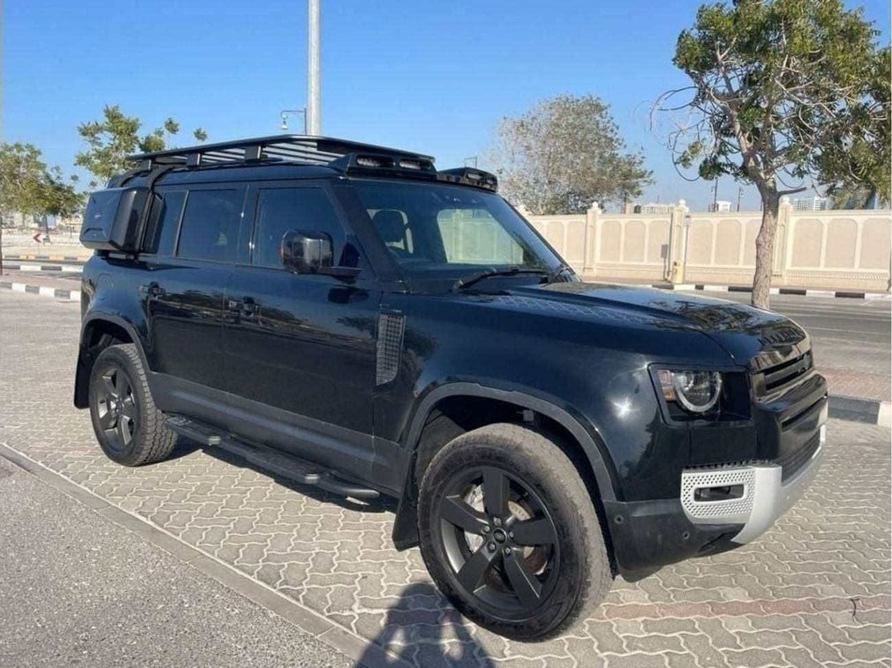 لاند روفر ديفندر LAND ROVER DEFENDER 3.0 LITER  RIGHT HAND DRIVE ONLE FOR EXPORT AVAILABLE