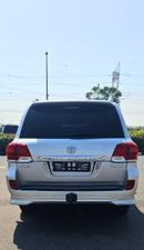 Toyota Land Cruiser VXR TOYOTA LANDCRUSIER VXR 5.7 L 2014 GCC TOYOTA LANDCRUSIER VXR 5.7 L  MODEL 2014  GCC SPECS  FULL OPTI