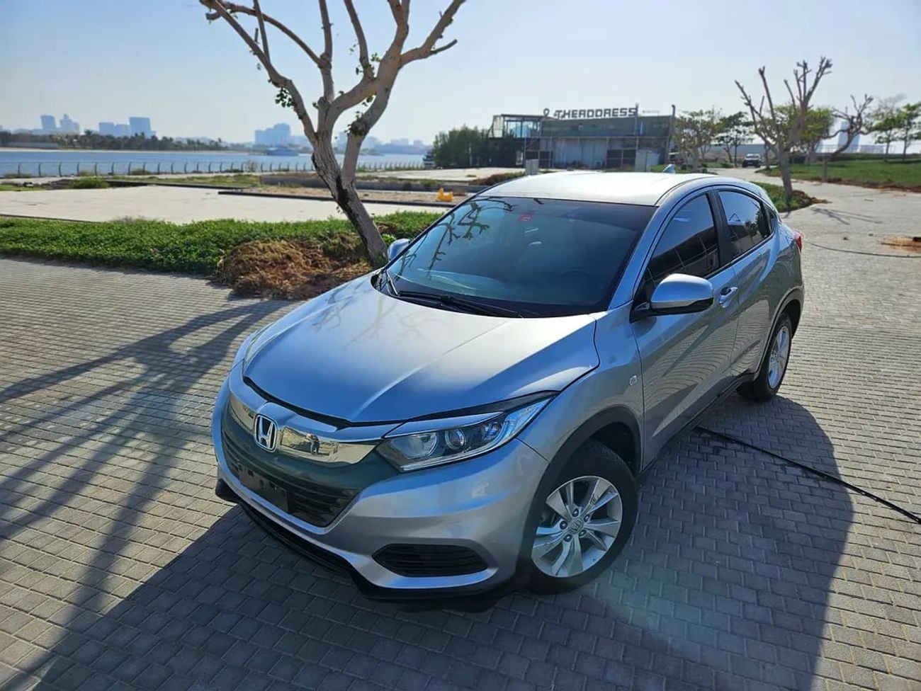 هوندا HRV EX GCC Specs Mid Option Premium Condition Low KM Perfect Compact SUV