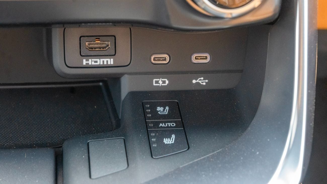 لكزس LX 700h Signature