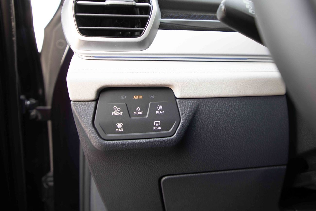 فولكس واجن ID.6 2024 Volkswagen ID6 Crozz Pro - Blue Inside Black | Export Only