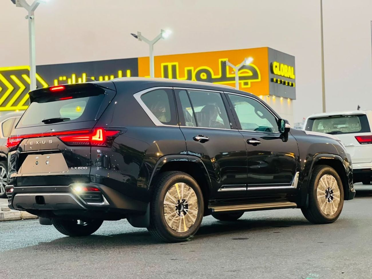 لكزس LS600h