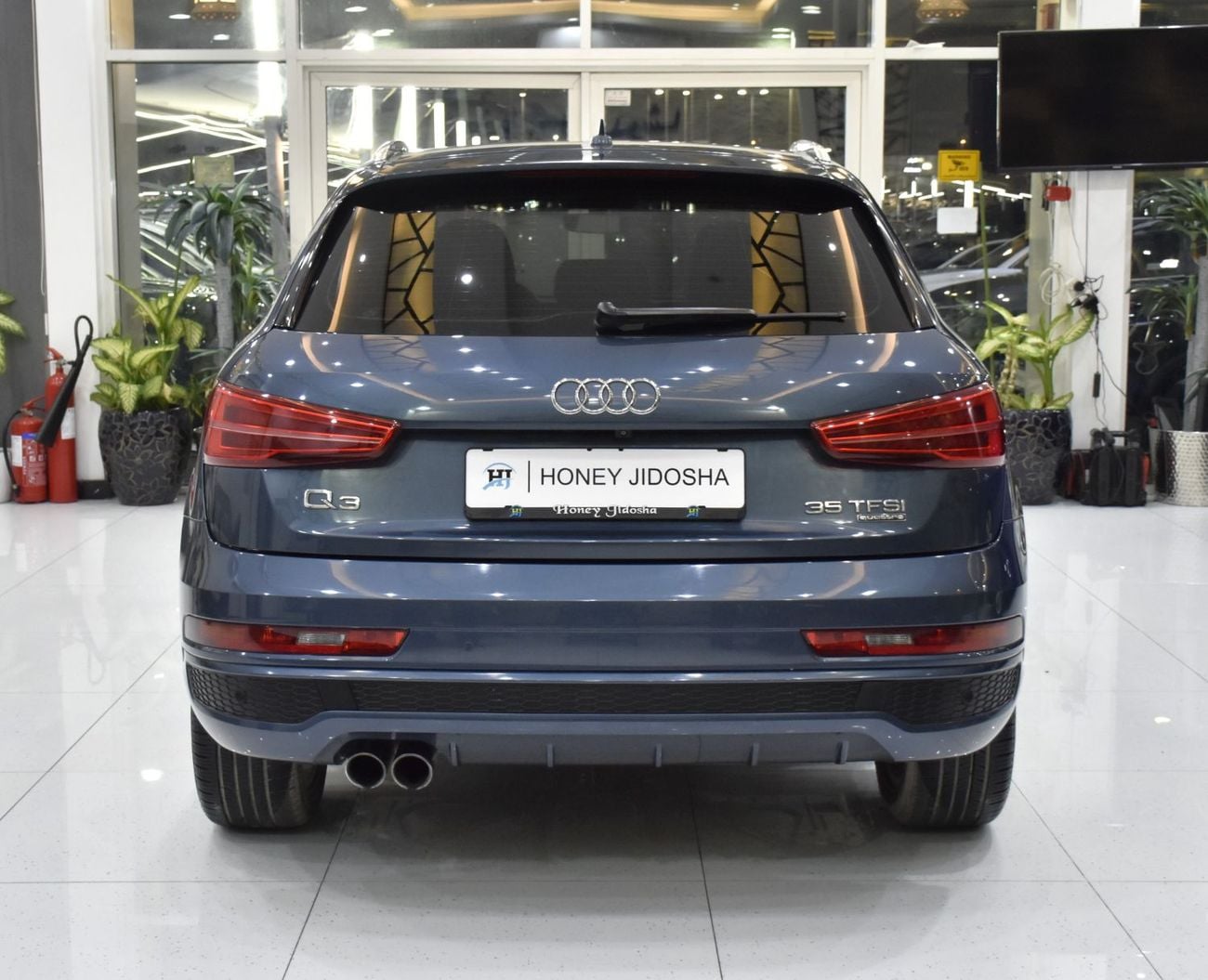 أودي Q3 35 TFSI S-LINE عرض ممتاز لسيارة أودي Q3 35TFSi S-Line (موديل 2017) باللون الأزرق بمواصفات خليجية