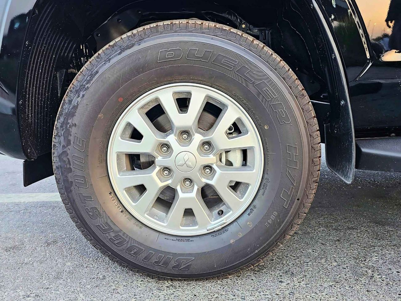 Mitsubishi L200 GLX 2.4L PETROL / MT / HIGH OPTION / CODE#68025)