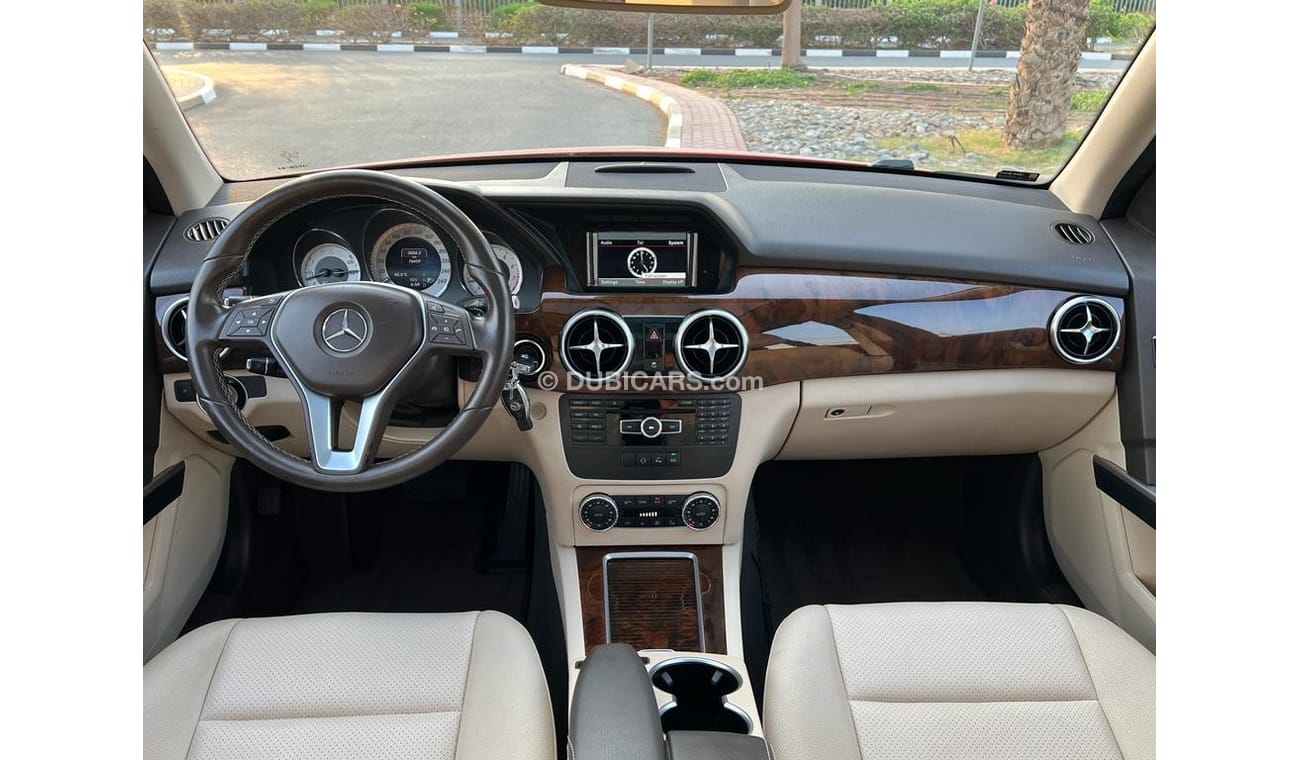 Mercedes-Benz GLK 250 Std MERCEDES BENZ GLK250 2015 GCC 4MATIC FULL OPTIONS ORIGINAL PAINT IN LOW MILEAGE