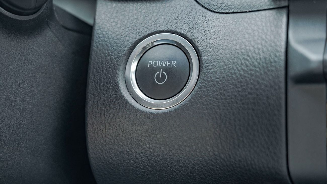 تويوتا كامري 2025 Toyota Camry 2.5L LE Hybrid with panorama roof AT