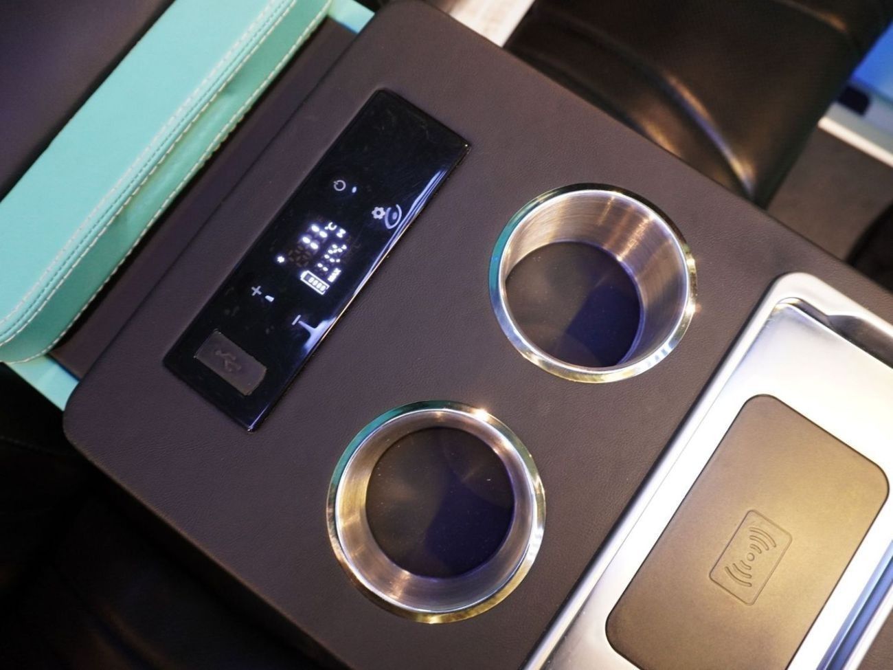 Mercedes-Benz V 300 1 of 10 - Exclusive Design by Michael Cinco I Shisha | Swarovski Roof Top I Dealer Warranty