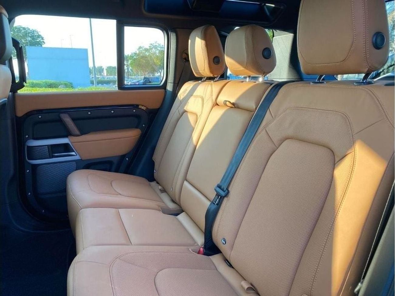 Land Rover Defender 110 HSE P400 3.0L GCC SPEC BRAND NEW UNDER WARRANTY AND SERVICE CONTRACT